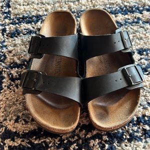 Black Arizona Birkenstock’s